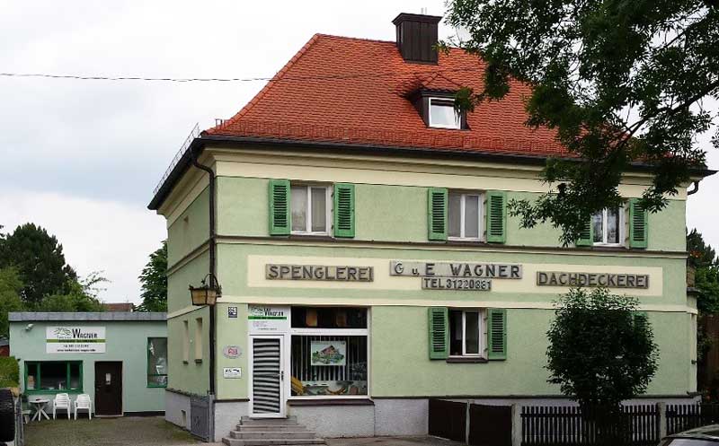 Das Unternehmensgebäude der Spenglerei & Dachdeckerei Wagner in München-Nord (München-Moosach / München-Allach)